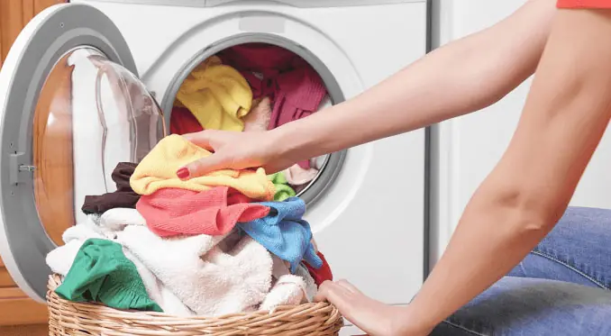 M&aacute;y giặt giặt kh&ocirc;ng sạch quần &aacute;o.